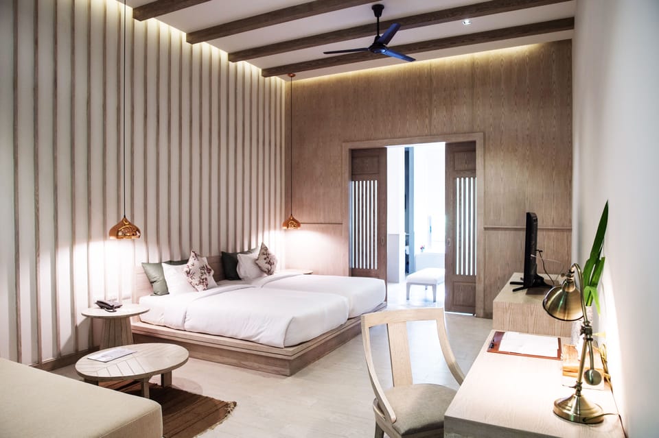 Executive Horizon | In-room safe, desk, blackout drapes, soundproofing