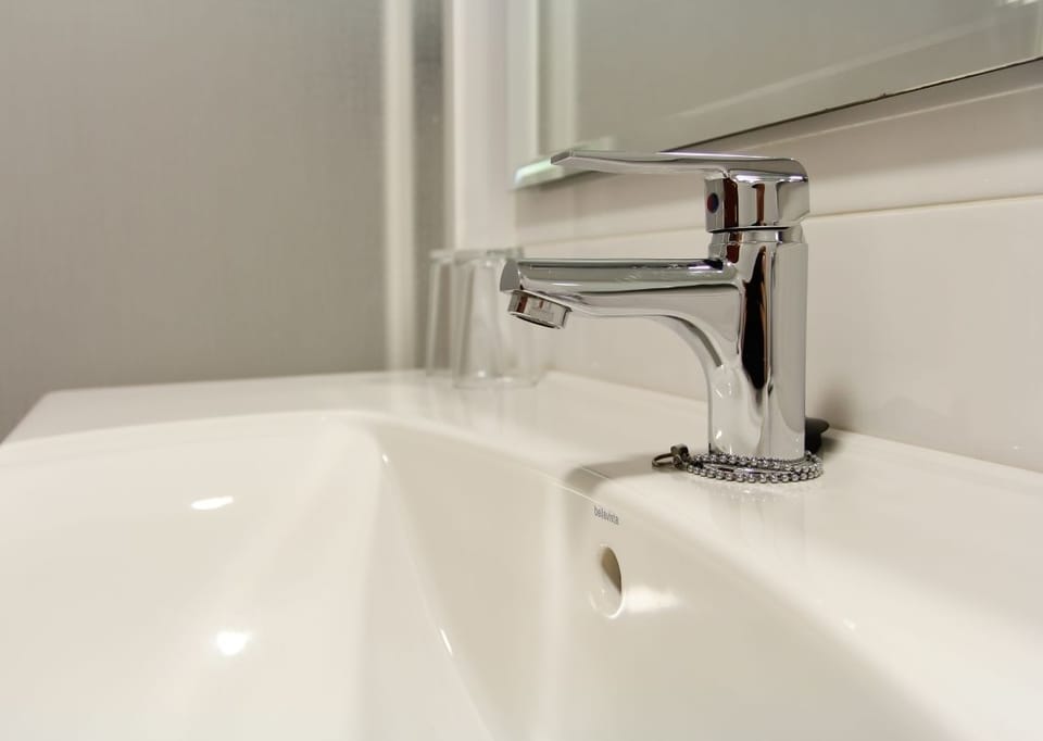 Double or Twin Room | Bathroom sink