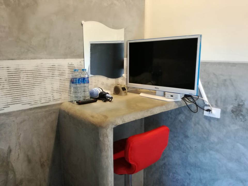 Standard Room with Air and Balcony | Desk, free WiFi, bed sheets