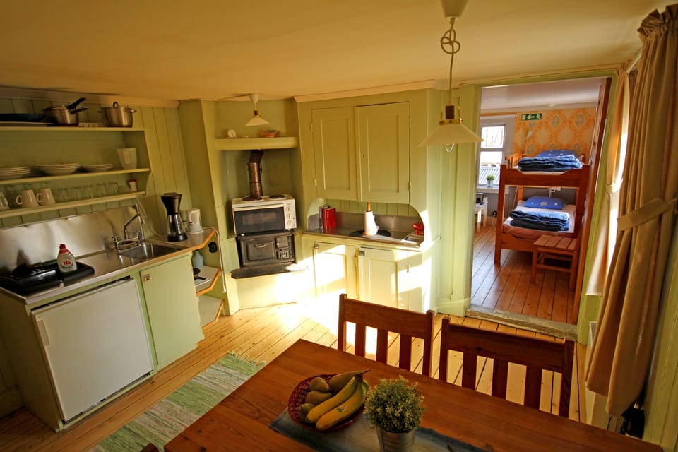 Rollaway beds (surcharge), WiFi (free)