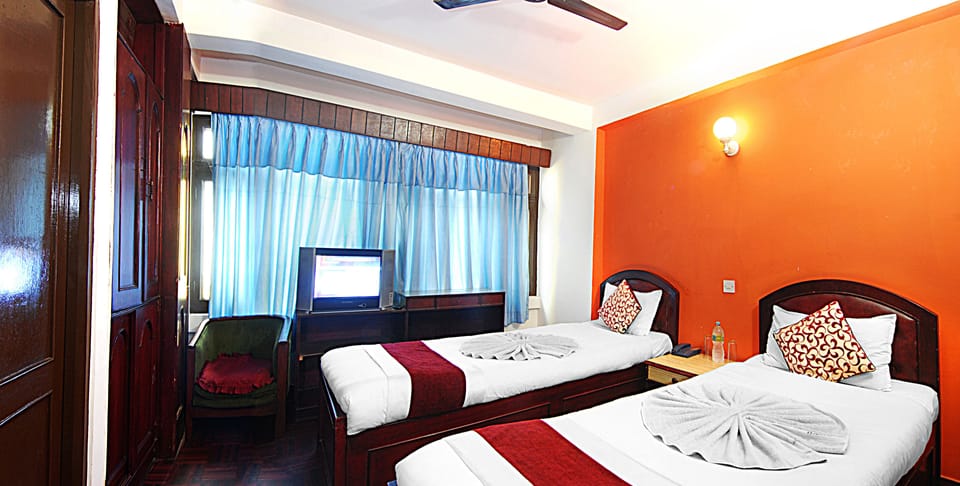 Deluxe Double Room, Private Bathroom, Courtyard View | 1 bedroom, premium bedding, in-room safe, desk