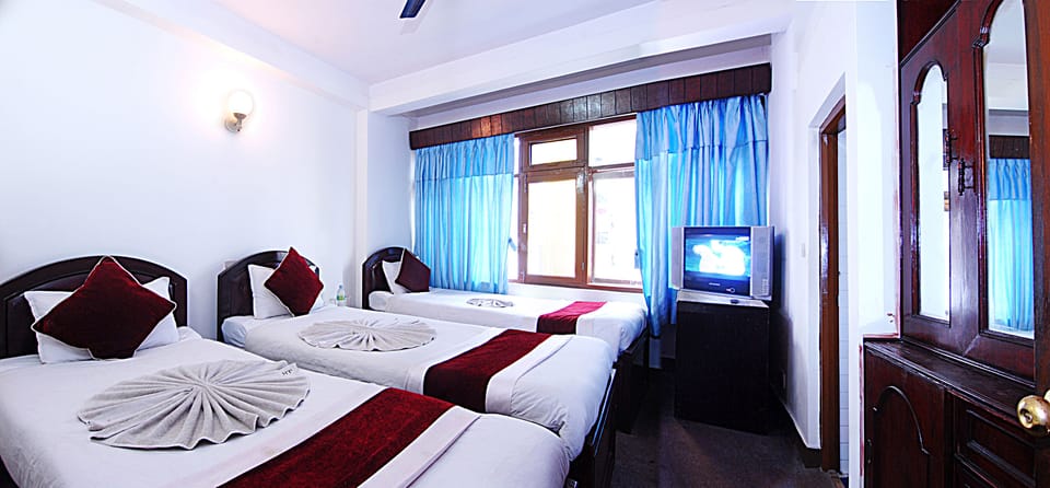 Deluxe Triple Room, Private Bathroom, City View | 1 bedroom, premium bedding, in-room safe, desk