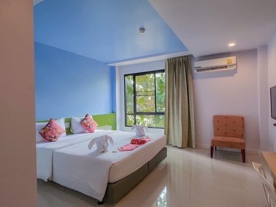 Superior Double Room | Minibar, desk, WiFi (free)