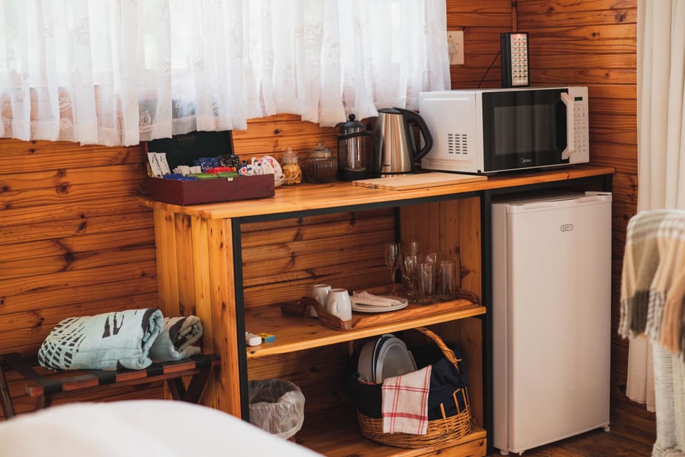 Microwave, electric kettle, cookware/dishes/utensils