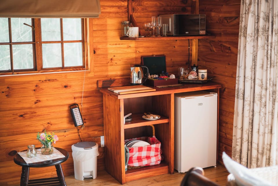 Romantic Tree House, 1 Bedroom (Tree House) | Private kitchen | Microwave, electric kettle, cookware/dishes/utensils