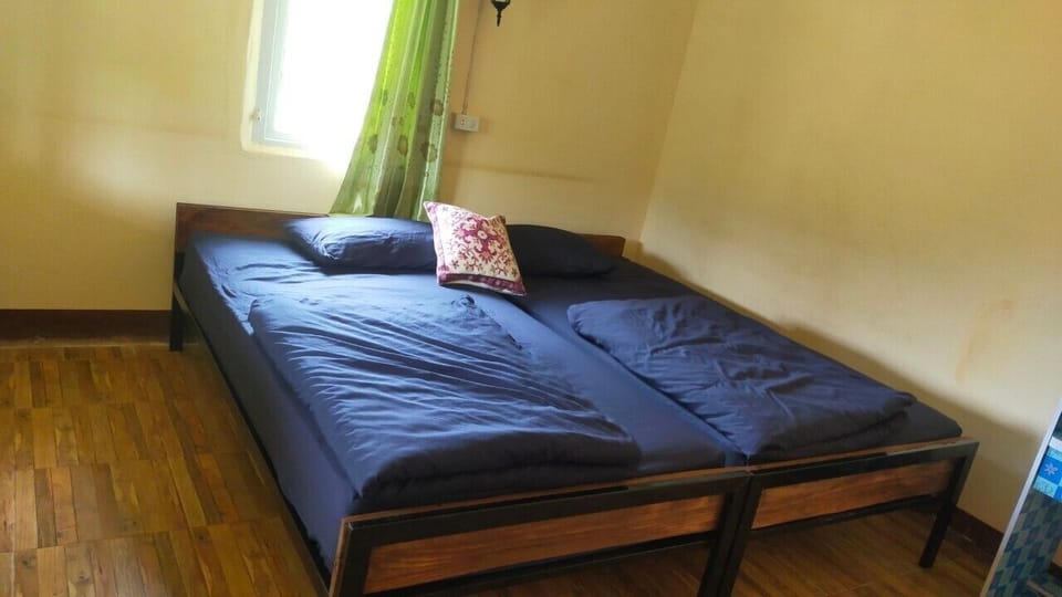 Bungalow, Mountain View | Desk, rollaway beds, free WiFi