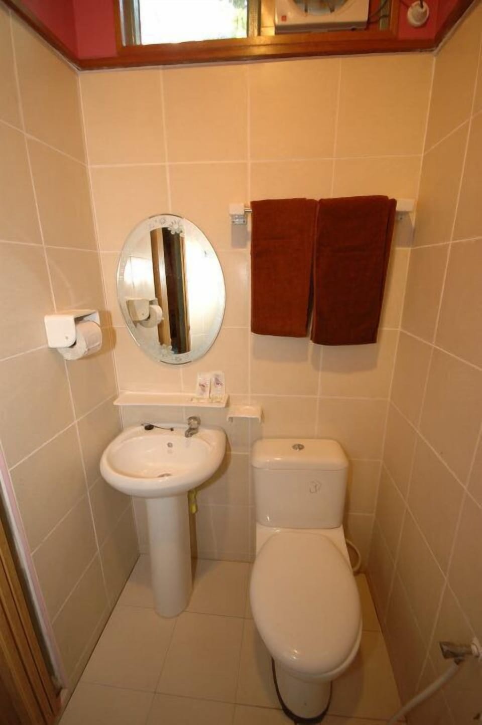 Shower, free toiletries, towels