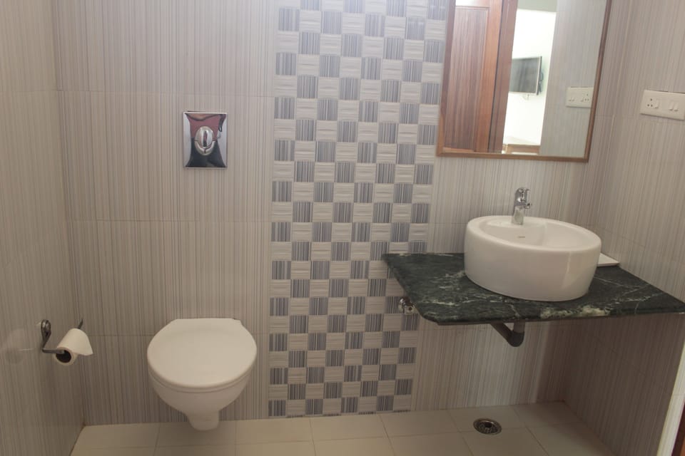 Royal Room, Non Smoking, Hill View | Bathroom | Shower, free toiletries, towels