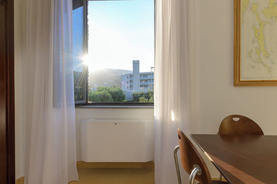 Suite | Minibar, in-room safe, desk, blackout drapes
