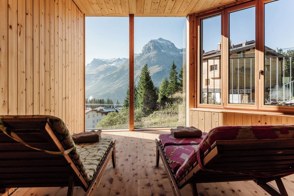 Sauna, steam room, body treatments, aromatherapy, hot stone massages