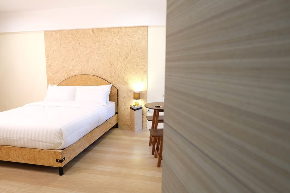 Deluxe Double Bedroom | Premium bedding, desk, free WiFi, bed sheets