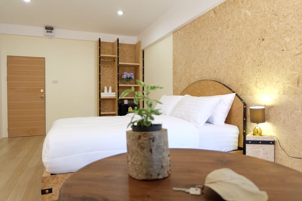 Deluxe Double Bedroom | Premium bedding, desk, free WiFi, bed sheets