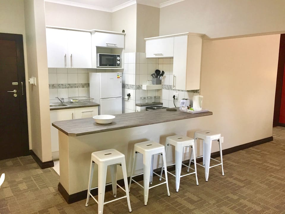 Junior Studio Suite, 1 Bedroom, Kitchen | Private kitchen | Mini-fridge, electric kettle