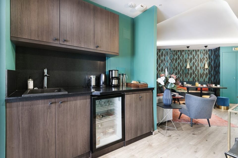 Apartment, Ensuite | Private kitchen | Mini-fridge, microwave, espresso maker, coffee/tea maker