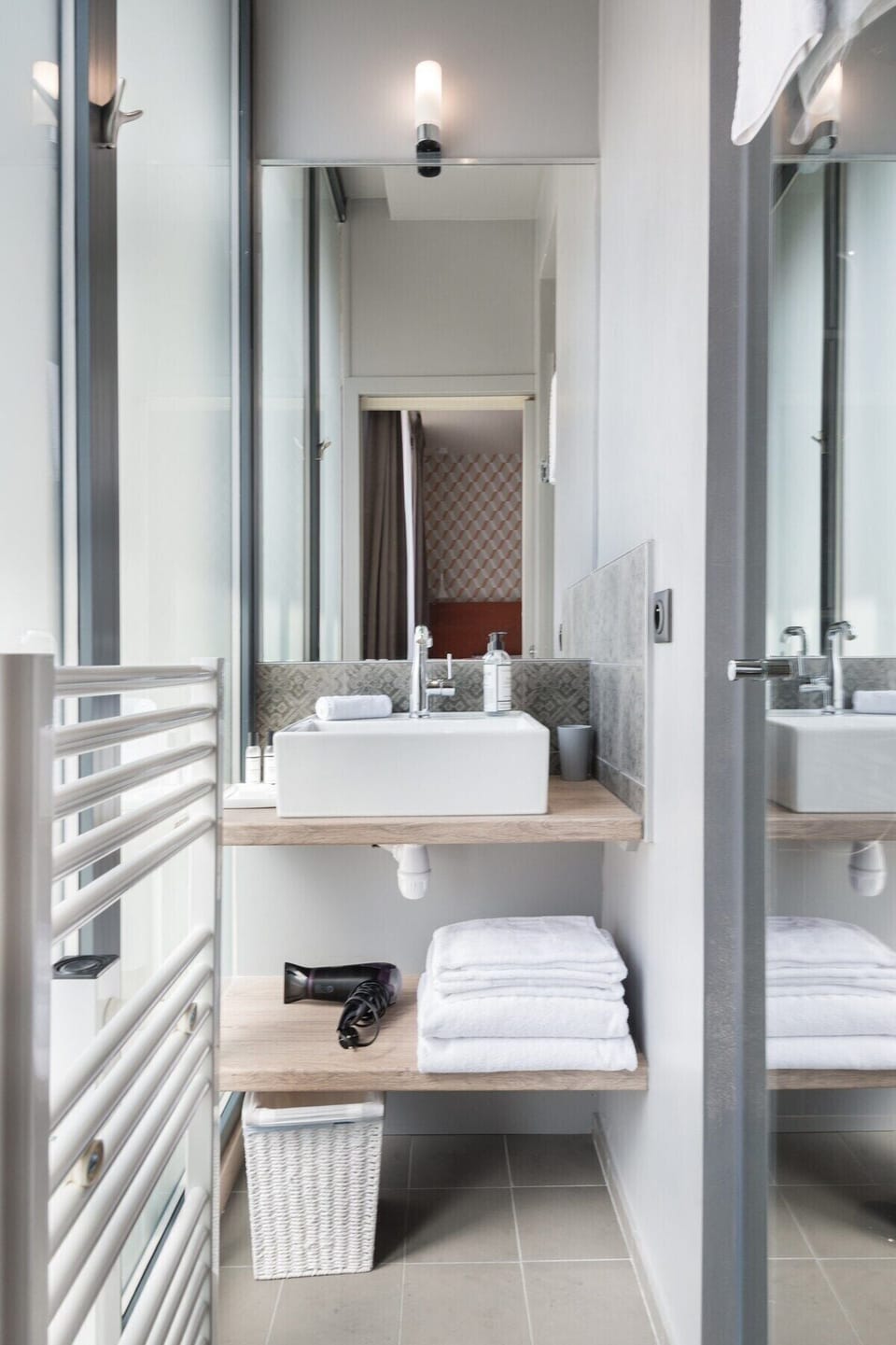 Apartment, Ensuite | Bathroom | Free toiletries, hair dryer, slippers, towels