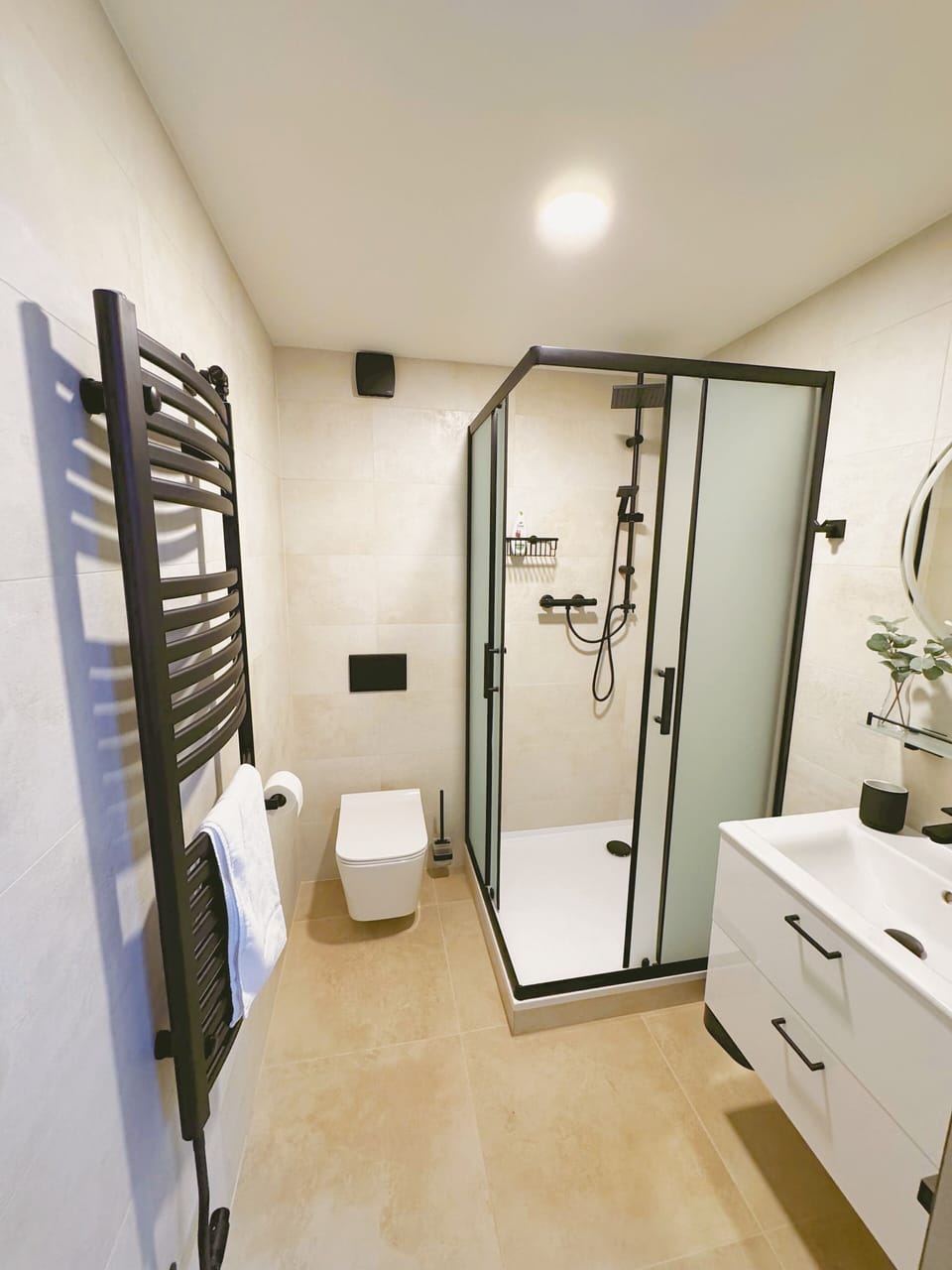 Double Room, Non Smoking, Kitchenette | Bathroom | Shower, free toiletries, hair dryer, slippers