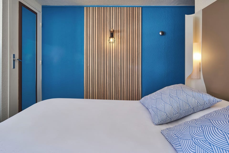 Standard Double Room | Premium bedding, desk, soundproofing, free WiFi
