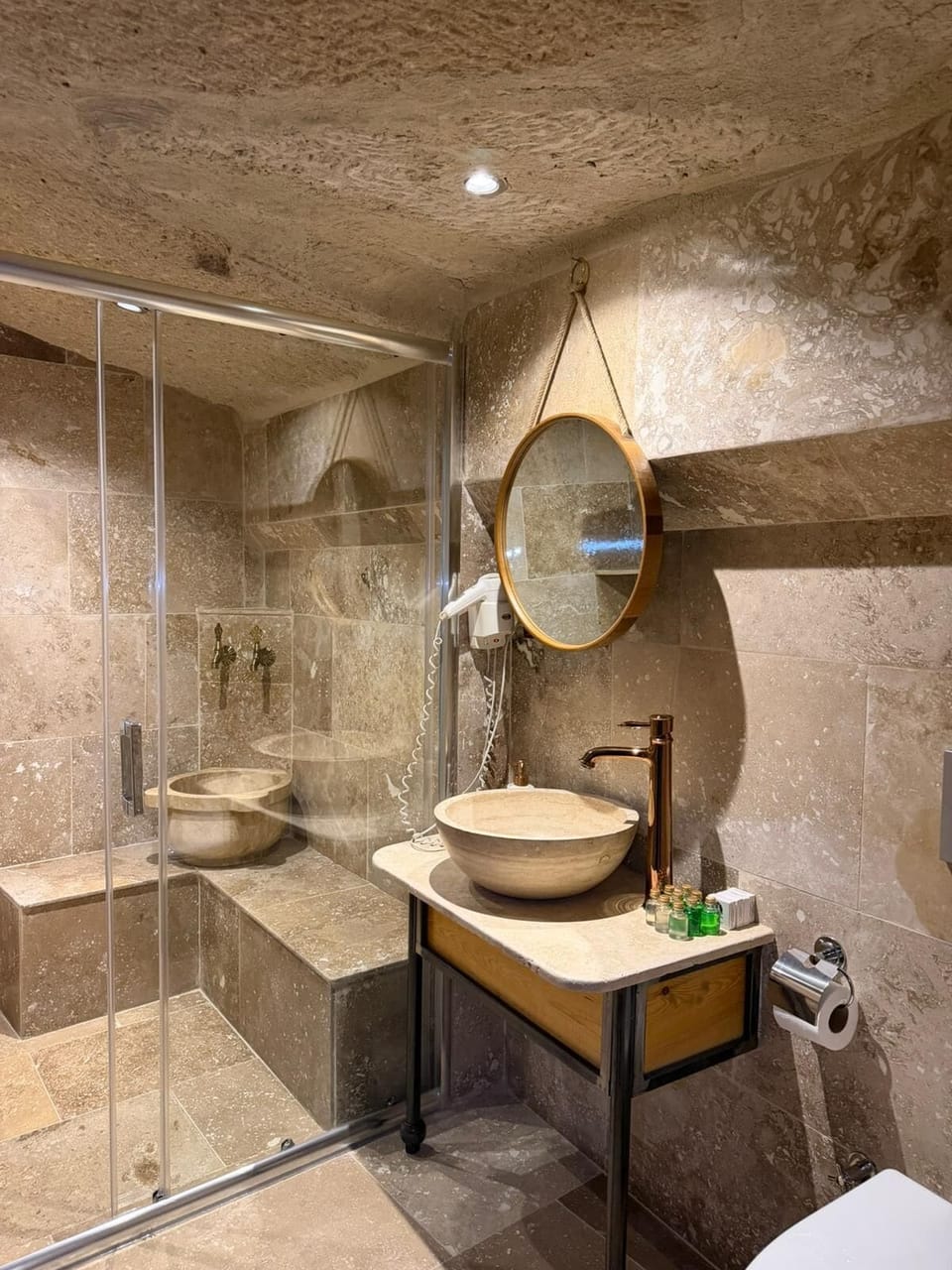 Quadruple Room | Bathroom | Free toiletries, hair dryer, slippers, towels