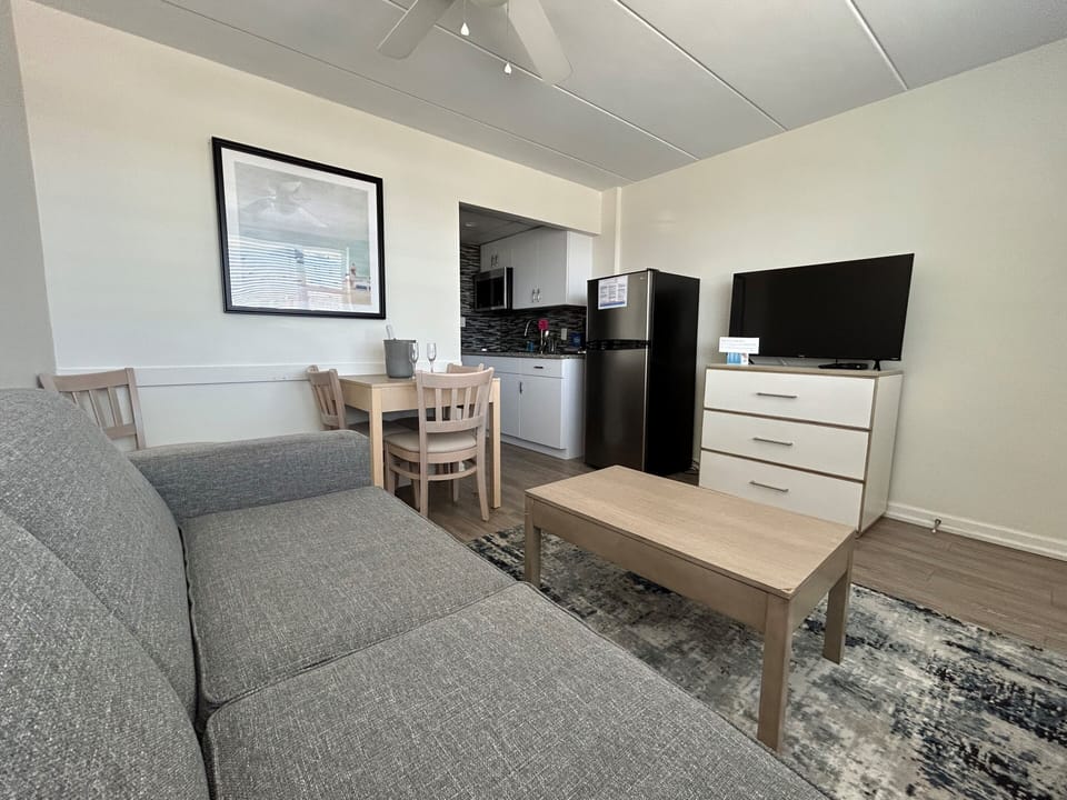 Deluxe Suite | Premium bedding, pillowtop beds, individually decorated