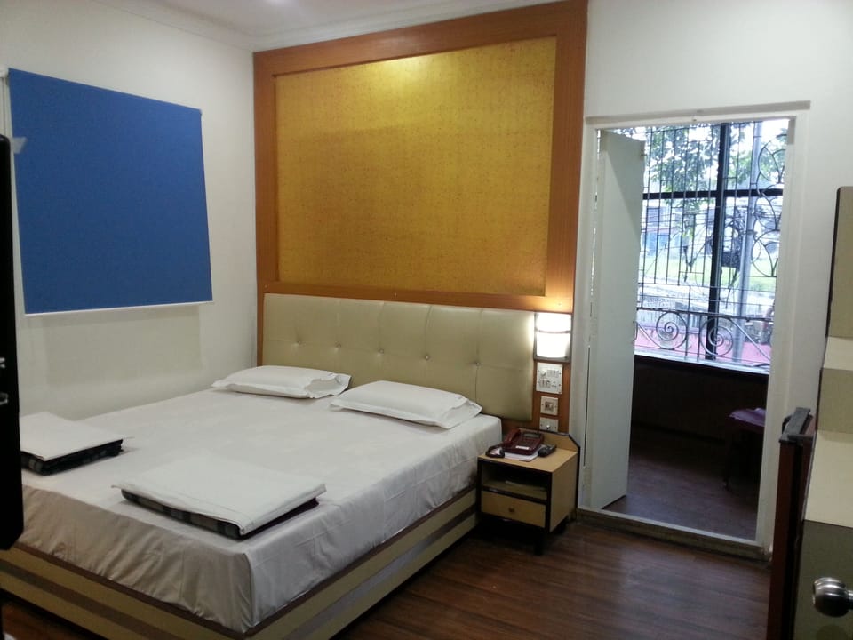 Super Deluxe Room | Premium bedding, desk, rollaway beds, free WiFi