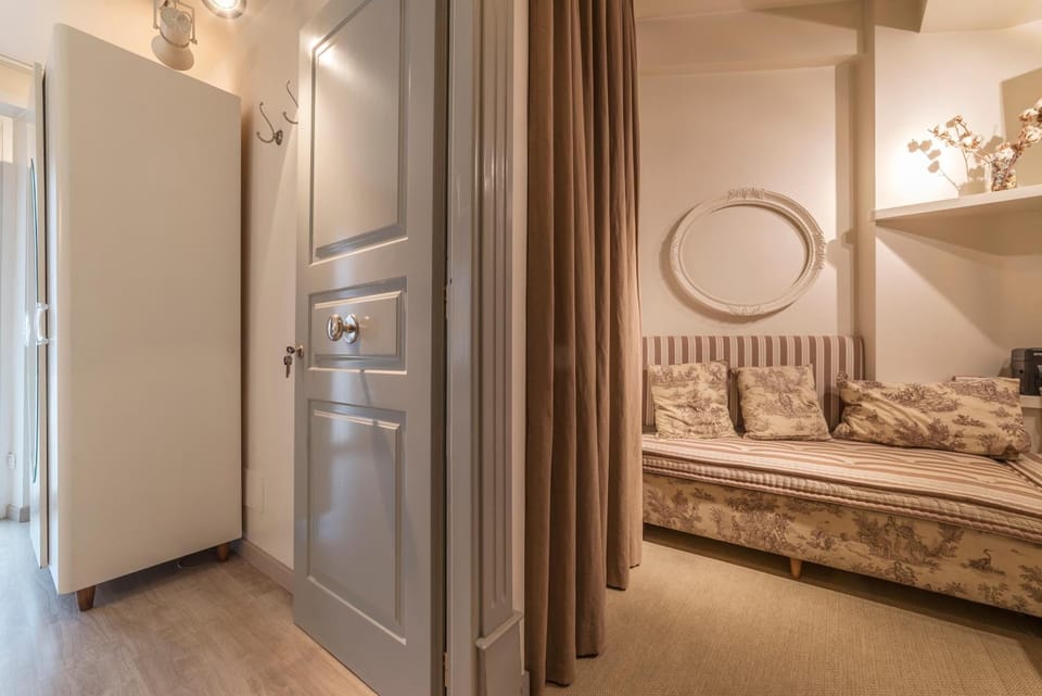 In-room safe, desk, soundproofing, WiFi (free)