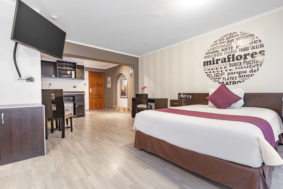 Executive Room | Premium bedding, minibar, in-room safe, soundproofing