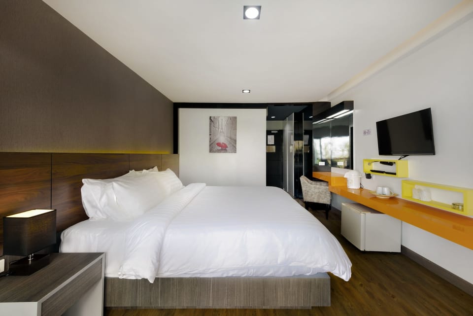 Superior Room | In-room safe, desk, blackout drapes, free WiFi
