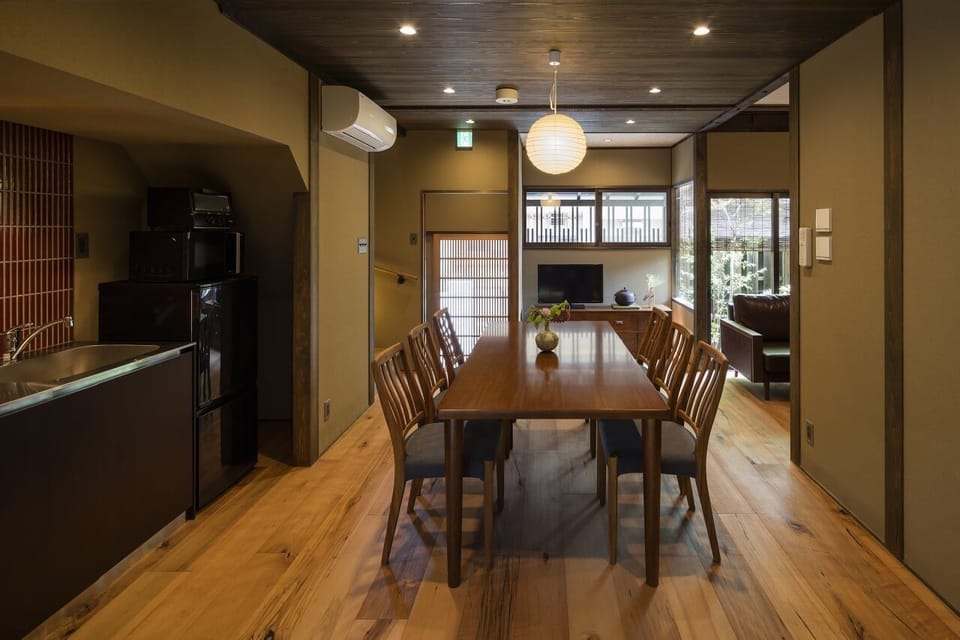 Private Machiya Townhouse (2 Single Beds and 4 Japanse Futon) | In-room dining