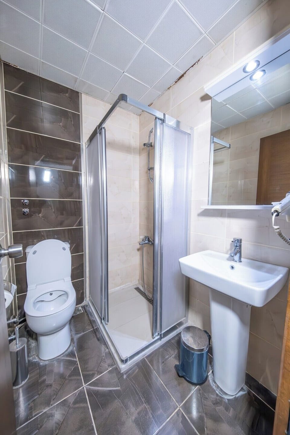 Shower, free toiletries, hair dryer, towels