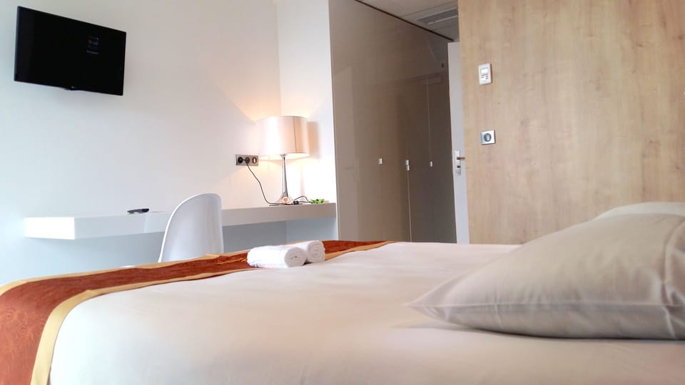Standard Double Room, Ensuite | Premium bedding, in-room safe, desk, free WiFi