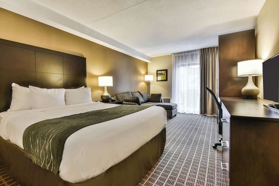 Desk, blackout drapes, iron/ironing board, free WiFi
