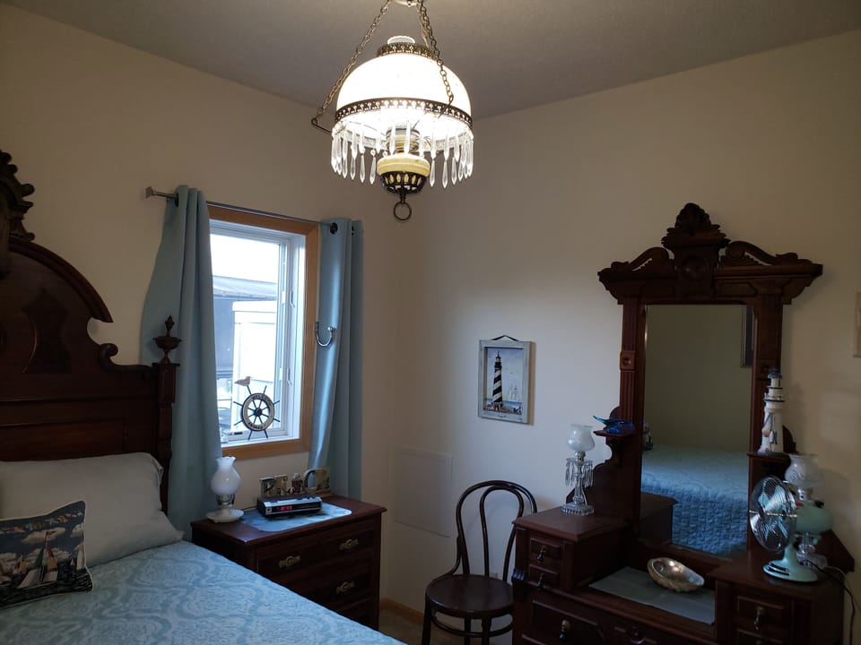 Double Room Single Use, 1 Double Bed | Individually decorated, individually furnished, travel crib, free WiFi