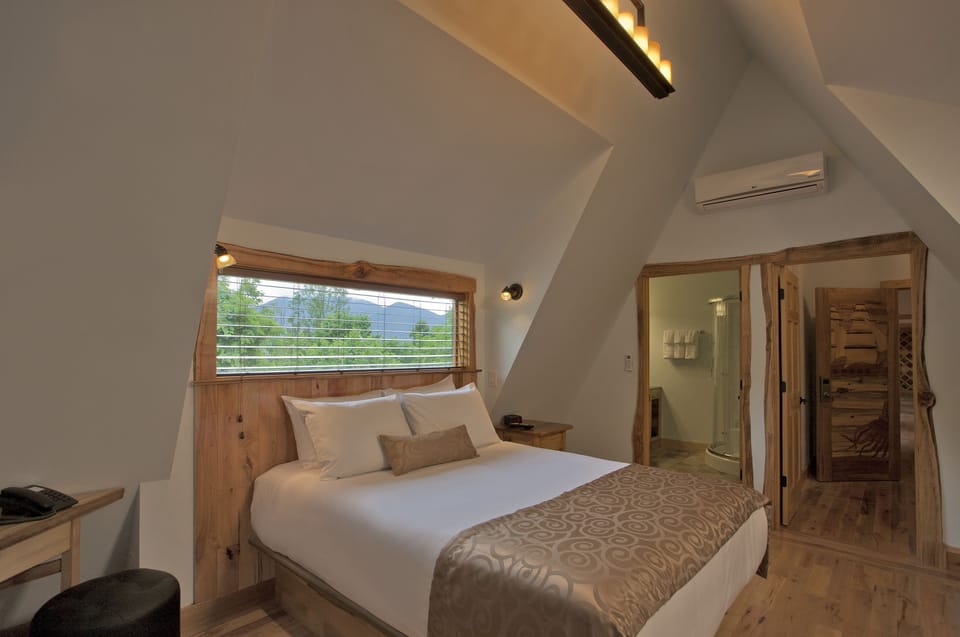 Standard Room, 1 Queen Bed, Non Smoking (Captain's Quarters) | Premium bedding, pillowtop beds, individually decorated