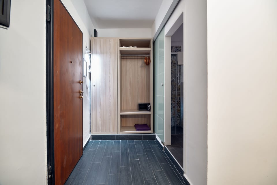 Economy Double Room | Minibar, in-room safe, desk, laptop workspace