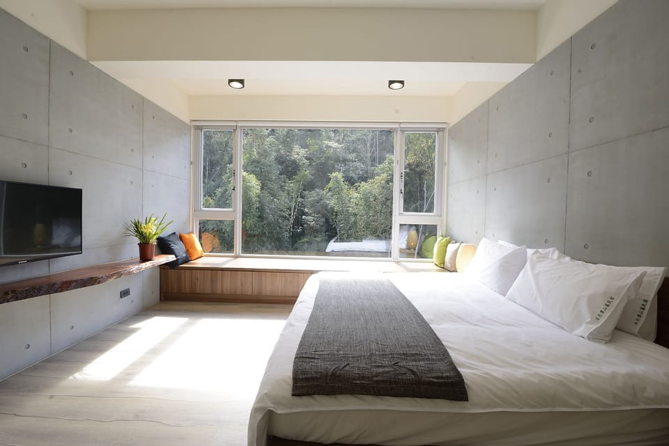 Deluxe Double Room, 1 King Bed | Mountain view