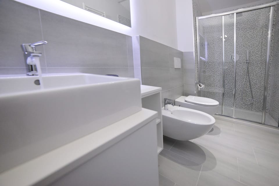 Suite, Garden View | Bathroom shower