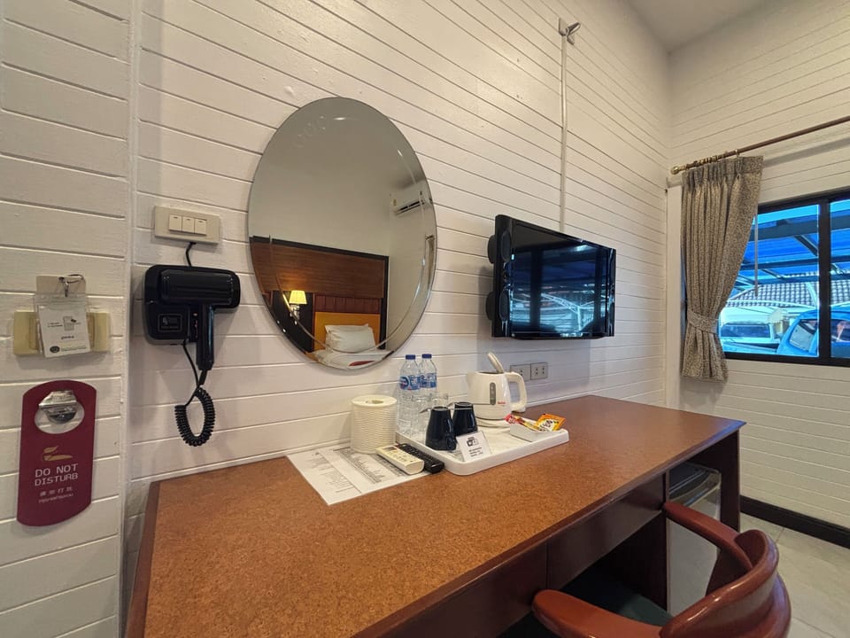 Laptop workspace, blackout drapes, free WiFi, bed sheets