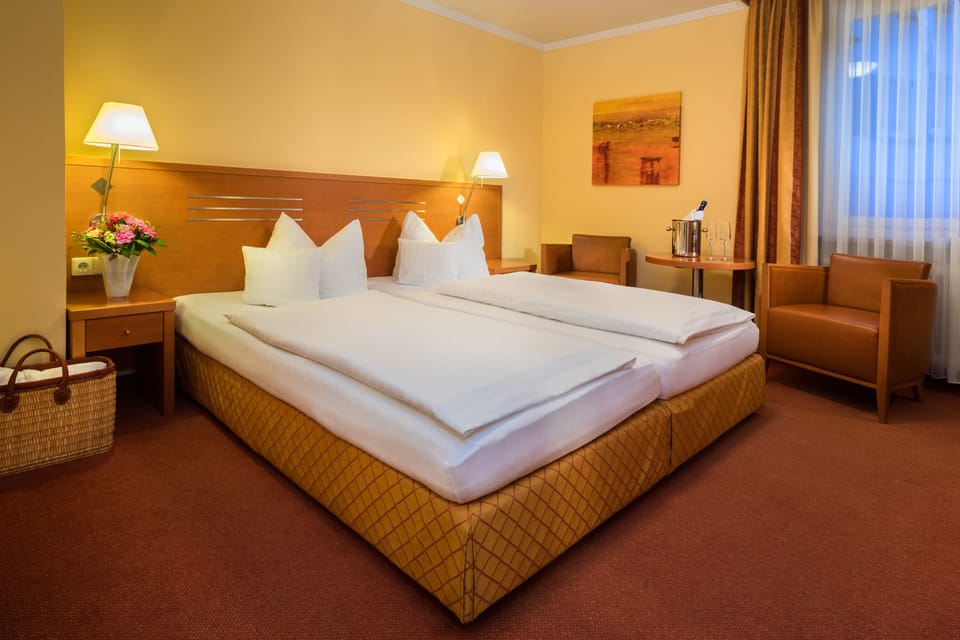 Double Room | Hypo-allergenic bedding, in-room safe, desk, blackout drapes