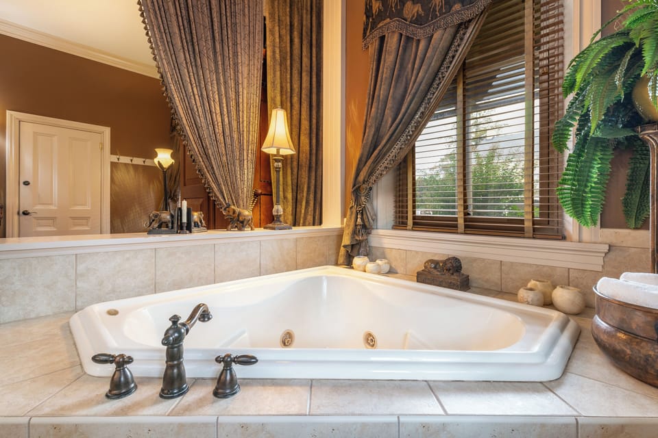 The Africa | Individually decorated, individually furnished, blackout drapes