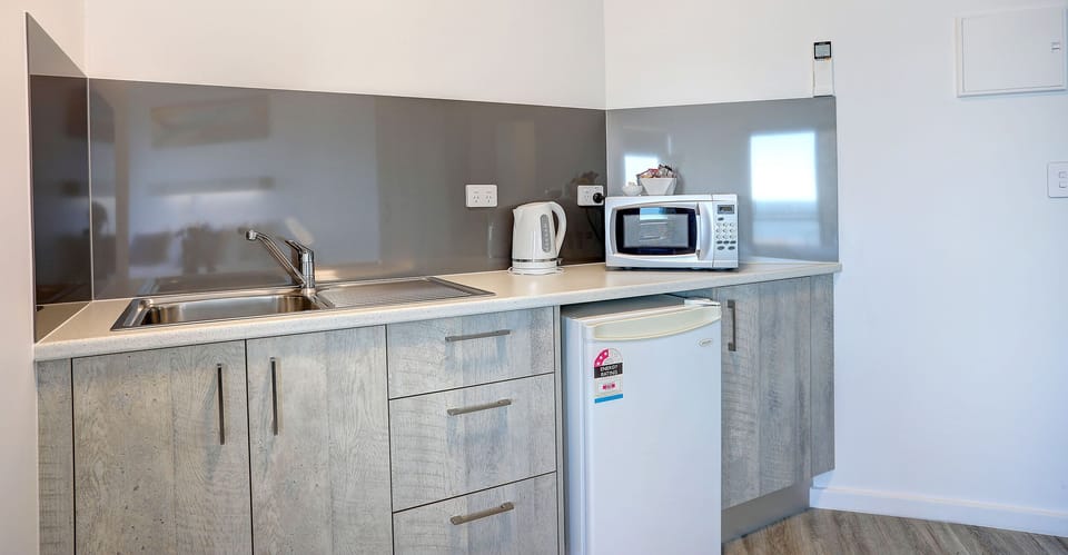 Standard Room, 1 King Bed, Sea View | Private kitchenette | Fridge, microwave, electric kettle, toaster