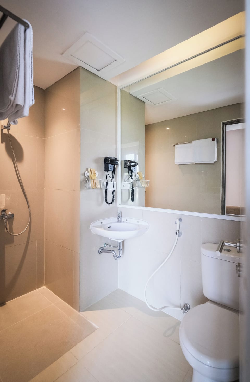 Deluxe Suite, 1 Double Bed | Bathroom | Shower, rainfall showerhead, free toiletries, slippers