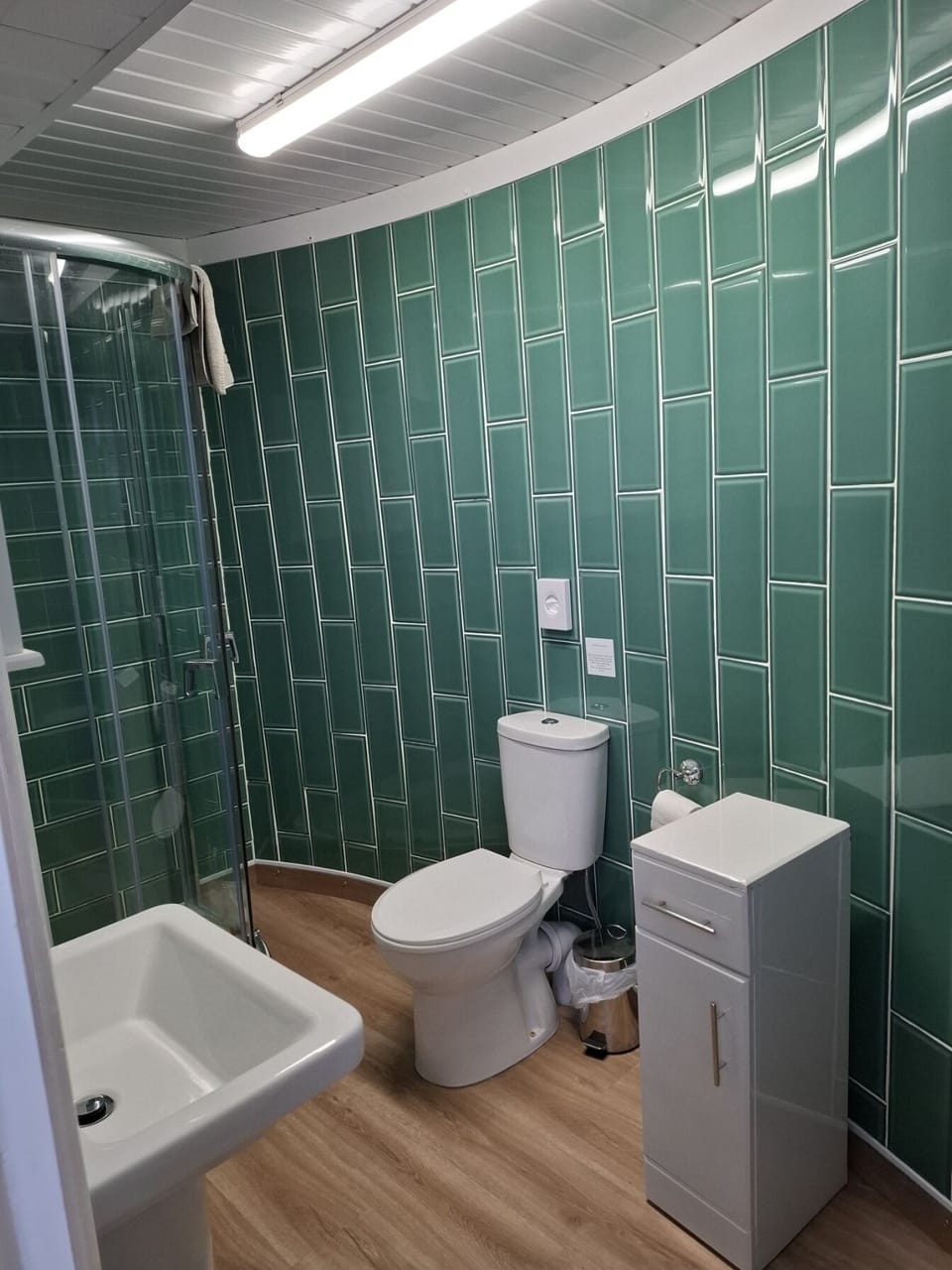 Standard Double Room, Ensuite, Courtyard View (Tysilio - Rose Room ) | Bathroom