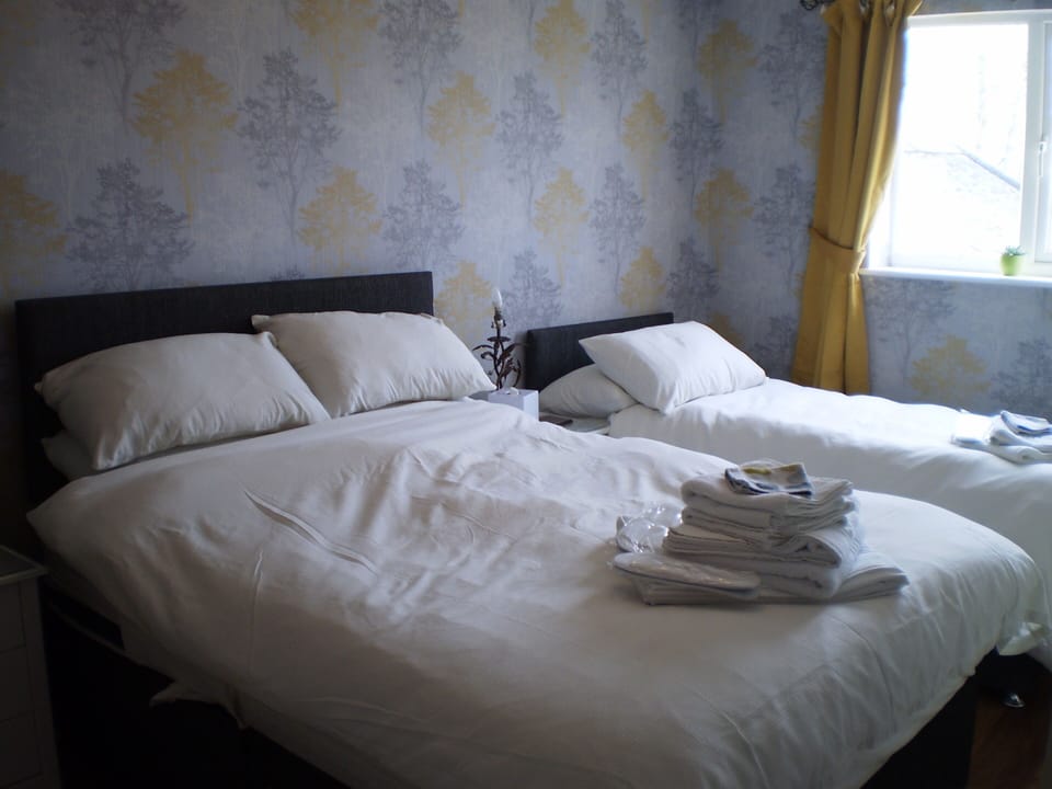 Economy Triple Room, Ensuite, Courtyard View (Hartleyburn ) | Interior