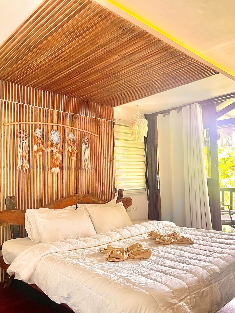 Executive Beach Front Cottage | Individually decorated, individually furnished, desk, laptop workspace
