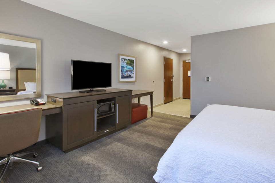 Room, 1 King Bed, Accessible, Non Smoking | In-room safe, desk, blackout drapes, iron/ironing board