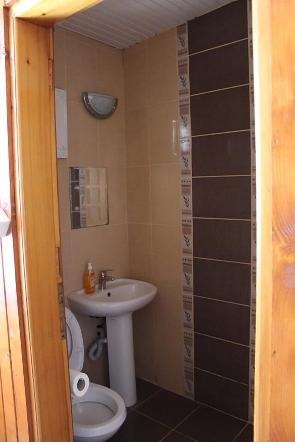 Standard Double Room | Bathroom | Shower, free toiletries, hair dryer, slippers