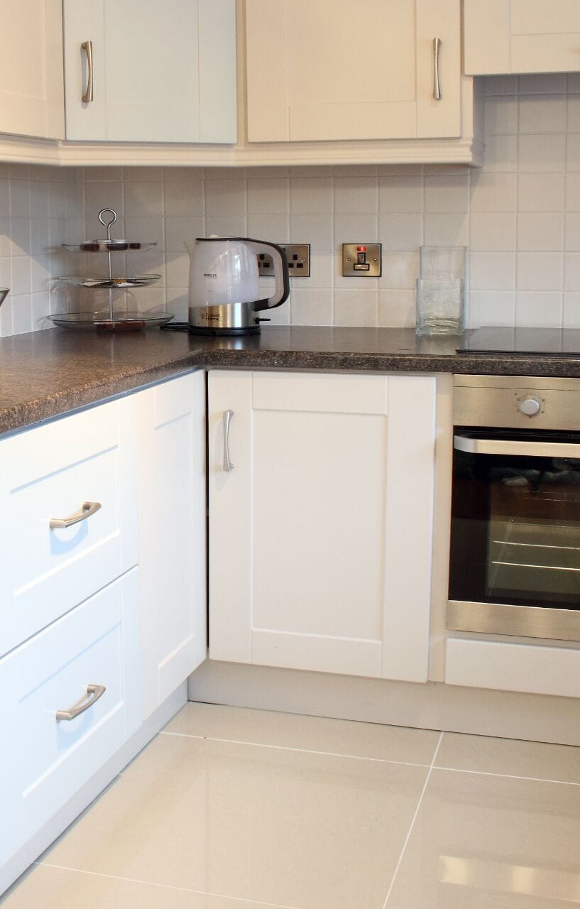 Room, Private Bathroom (3 Storey House - 3 Rooms) | Private kitchen