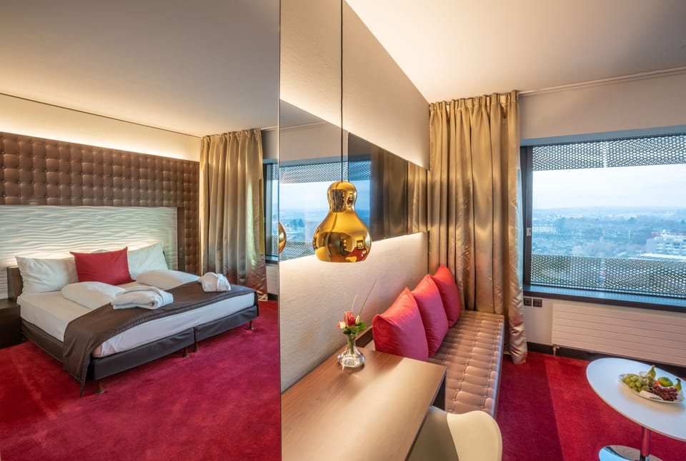 Triple Room | Hypo-allergenic bedding, in-room safe, desk, laptop workspace