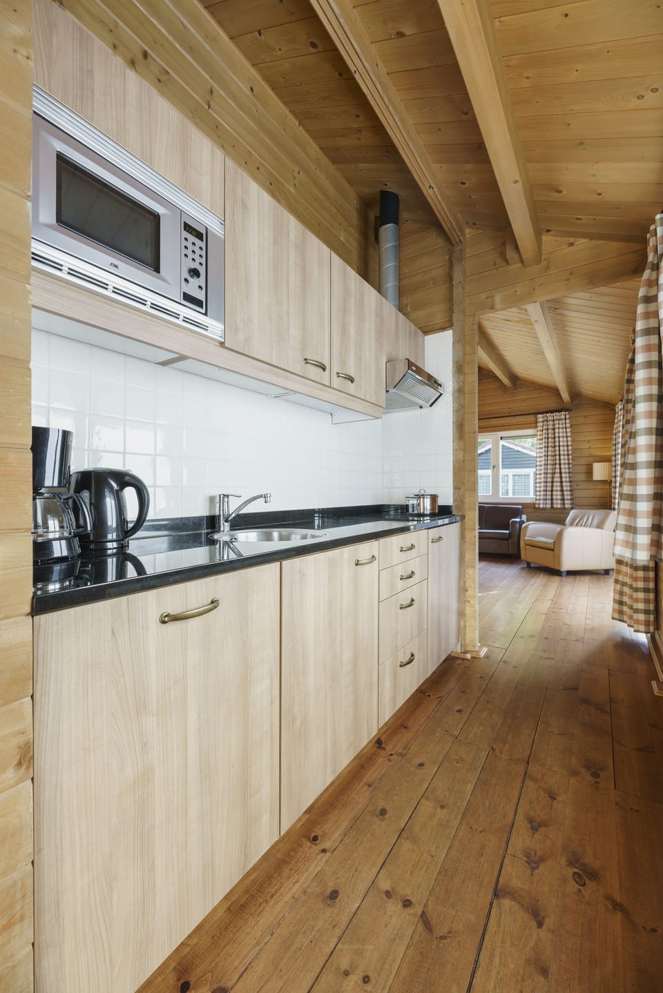 Yellowstone Lodge | Private kitchen | Fridge, stovetop, cookware/dishes/utensils