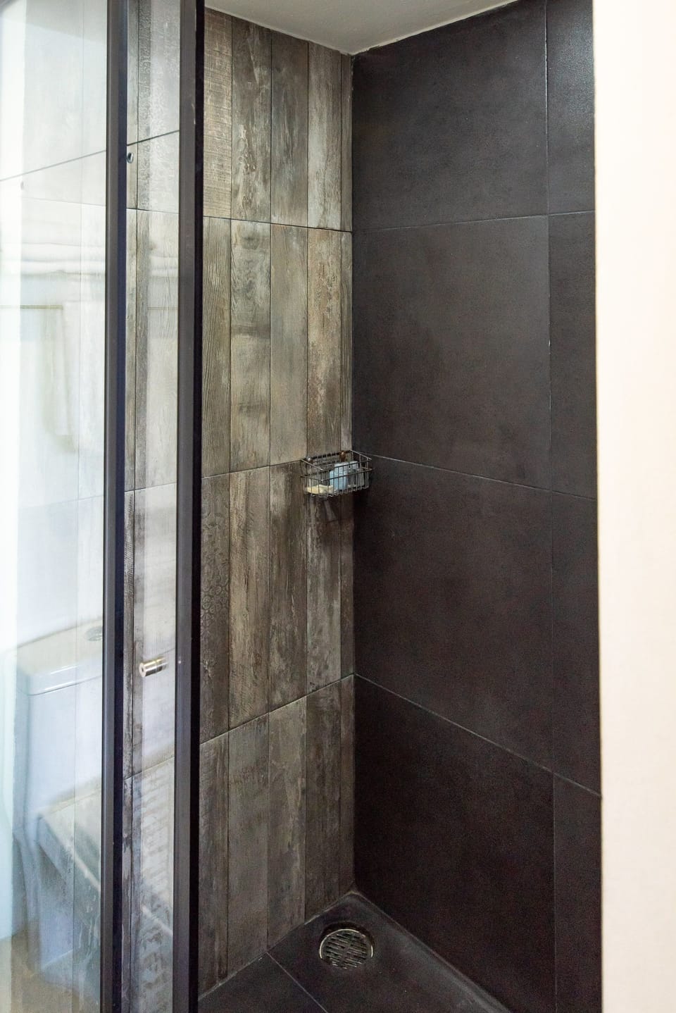 Standard Room, 1 King Bed | Bathroom shower